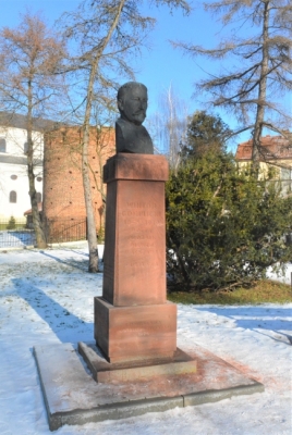 Pomnik Wiktora Gomulickiego 1
