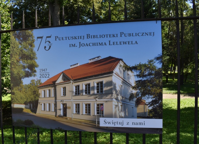 75 lat Pułtuskiej Biblioteki Publicznej im. Joachima Lelewela- wystawa plenerowa 1
