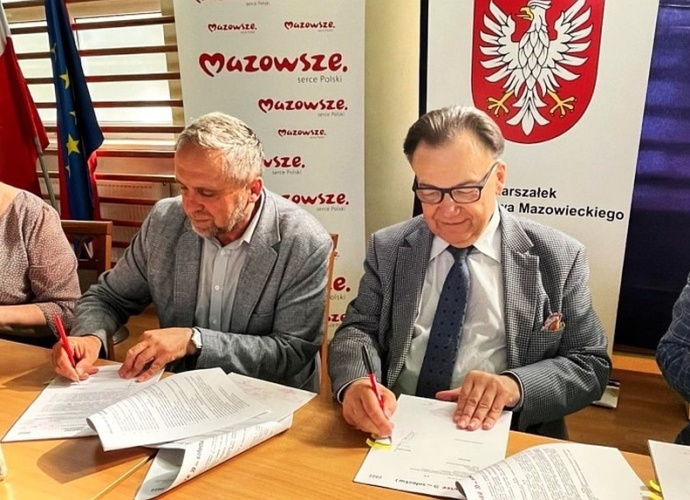 Podpisanie umowy dofinansowania przebudowy drogi w miejscowości Gnojno 1