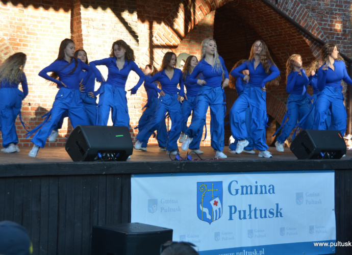 Show taneczne Studia Tańca SWAG Olgi Nitkowskiej-Brejnak podczas XXVI Dni Patrona Pułtuska św. Mateusza 12