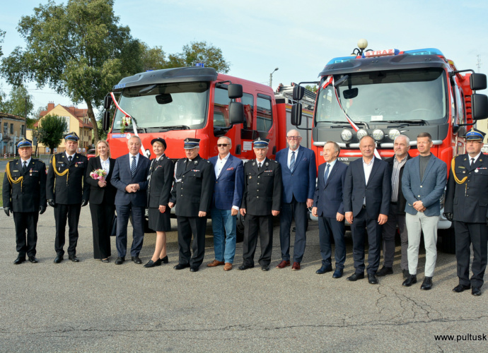 Nowe samochody strażackie dla Państwowej Straży Pożarnej w Pułtusku i Ochotniczej Straży Pożarnej w Grabówcu 45