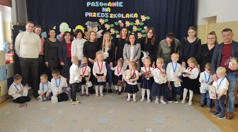 Pasowanie na przedszkolaka w Przedszkolu Wiejskim w Przemiarowie (4)