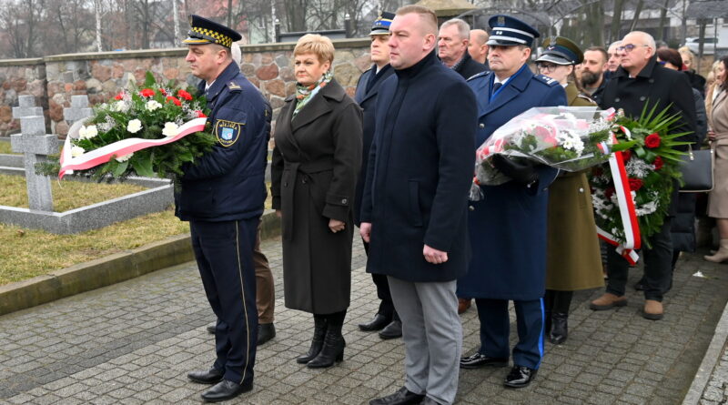 NARODOWY DZIEŃ PAMIĘCI ŻOŁNIERZY WYKLĘTYCH - uroczystości na cmentarzu 58