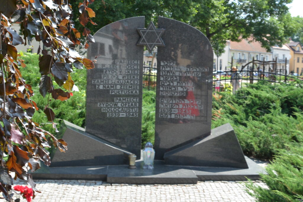 Zdjęcie z trasy Eko-busu (Pomnik żydowski)