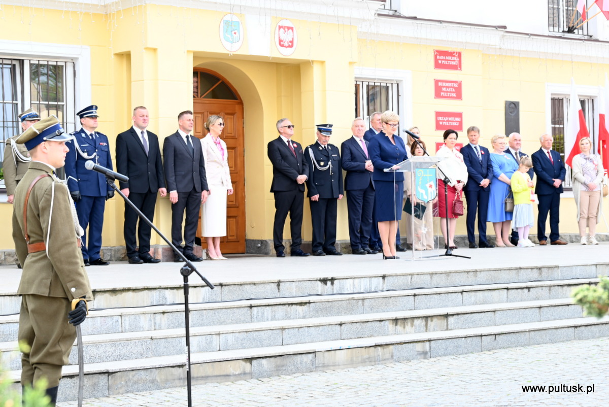 Obchody 234. rocznicy uchwalenia Konstytucji 3 Maja w Pułtusku (uroczystość na rynku 37)