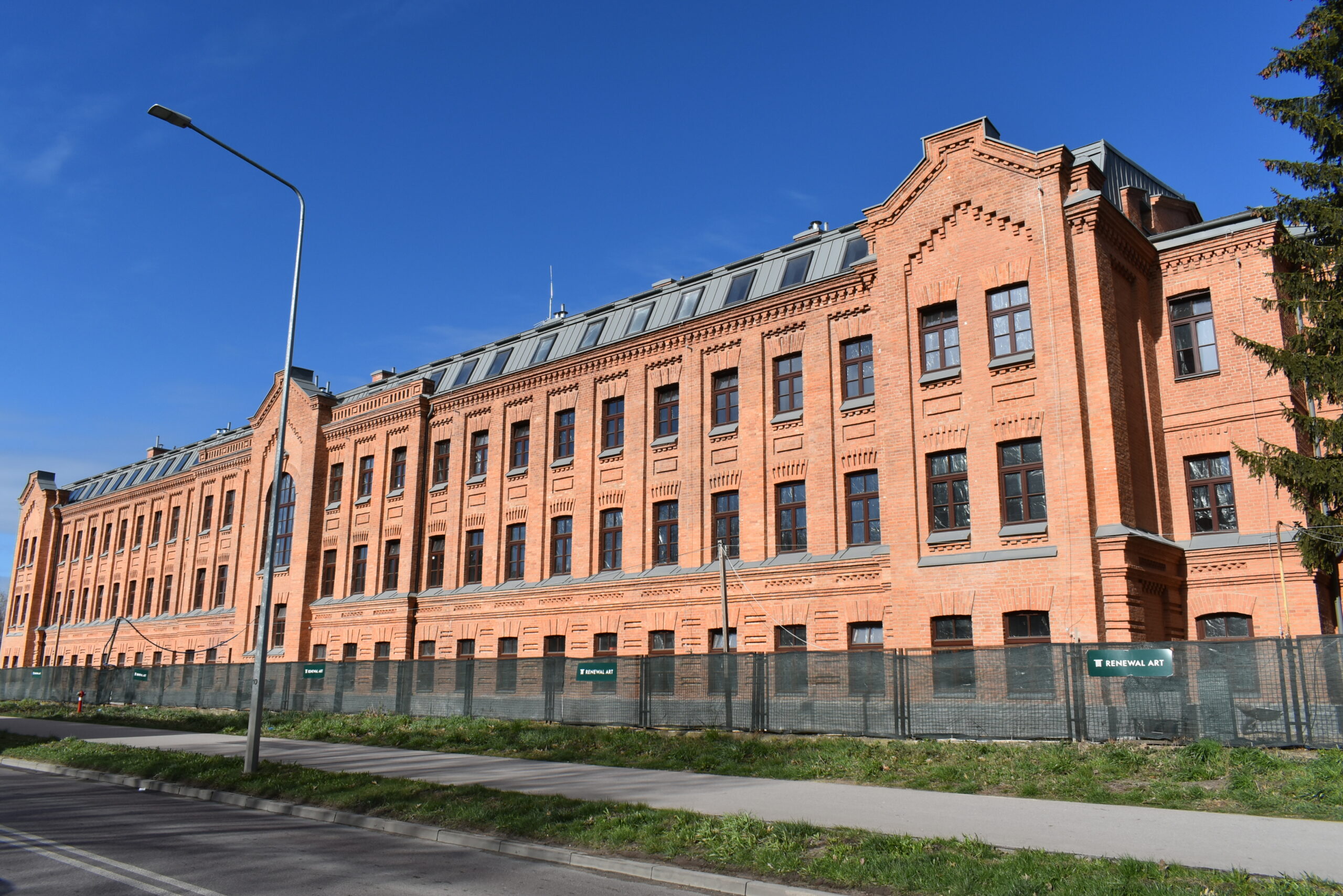 Zdjęcie budynku dawnych koszar