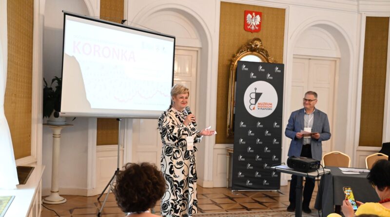Ogólnopolska Konferencja naukowa „Koronka w stroju ludowym – źródła, inspiracje, adaptacje” (30)