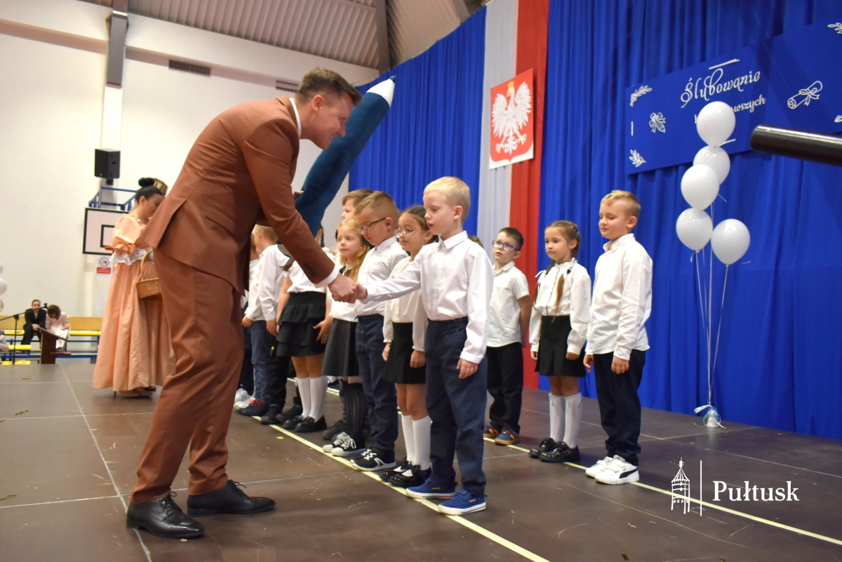 Pasowanie pierwszoklasistów w PSP nr 1 (51)