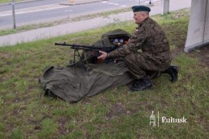 XIII Pułtuska Noc Muzeów - Ekspozycja sprzętu i umundurowania z okresu II RP przy niemieckim schronie bojowym (3)