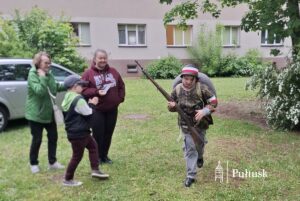 XIII Pułtuska Noc Muzeów - Ekspozycja sprzętu i umundurowania z okresu II RP przy niemieckim schronie bojowym (6)