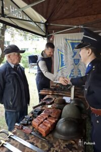 XIII Pułtuska Noc Muzeów - Ekspozycja sprzętu i umundurowania z okresu II RP przy niemieckim schronie bojowym (20)