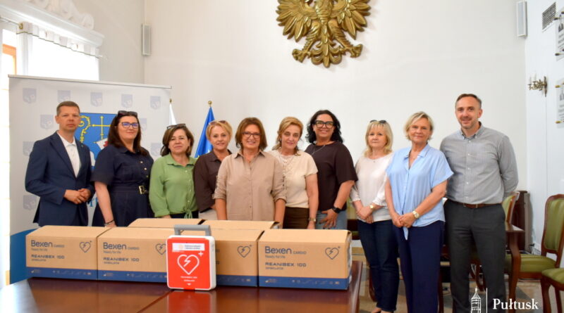 Przekazanie defibrylatorów AED dla placówek oświatowo-wychowawczych w ramach Programu Ochrony Ludności i Obrony Cywilnej (6)