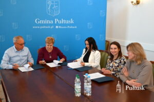 Podpisanie umowy na wykonanie remontu elewacji kamienicy przy ul. Rynek 23 (3)