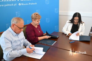 Podpisanie umowy na wykonanie remontu elewacji kamienicy przy ul. Rynek 23 (6)