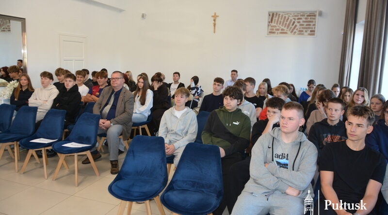 Wizyta uczniów Liceum Ogólnokształcącego im. Piotra Skargi w Pułtusku w Urzędzie Miejskim (1)
