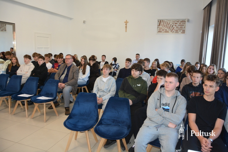 Wizyta uczniów Liceum Ogólnokształcącego im. Piotra Skargi w Pułtusku w Urzędzie Miejskim (1)